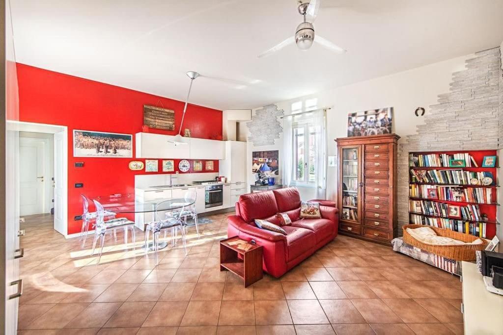 La Casetta Rossa Apartment *